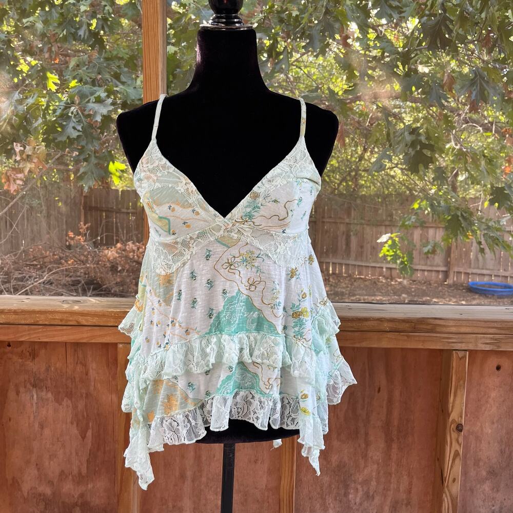 Kimchi Blue Women's Green Astrid Lace Trim Asymmetrical Babydoll Top Size S